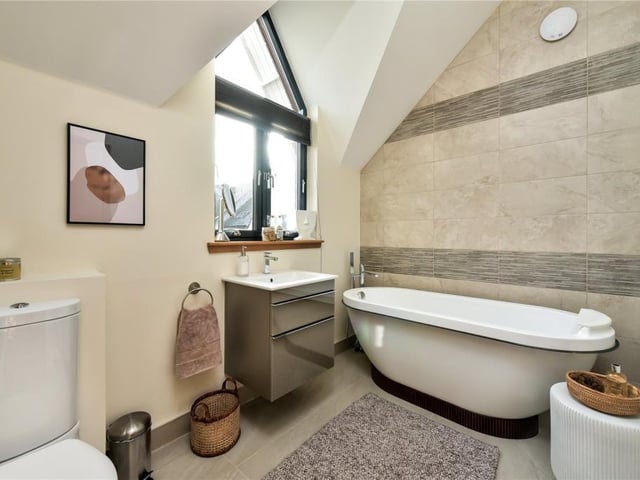 Bedroom 3 en-suite bathroom.