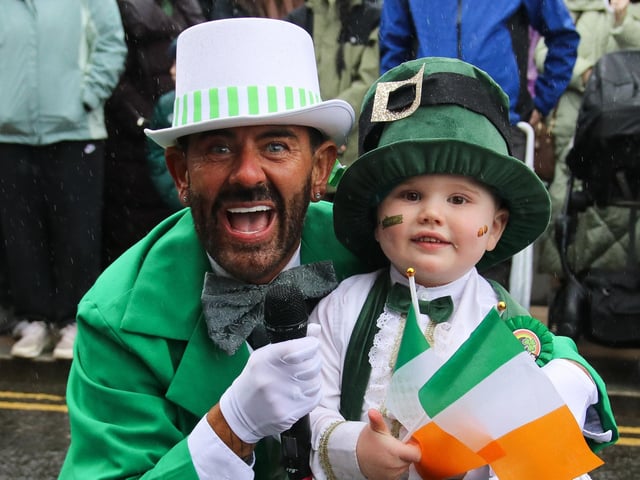 Local celebrity with Davy Crocket at St. Patrick’s Day Parade on Shipquay Street. (Photo - Deirdre Heaney, nwpresspics)