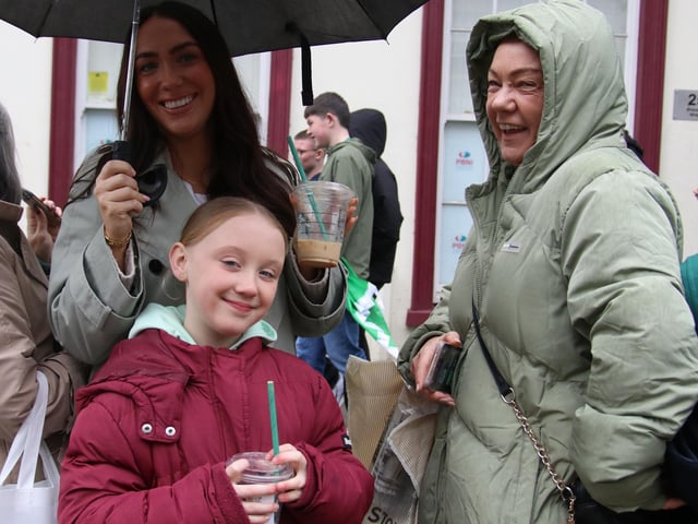 Spectators at St. Patrick’s Day Parade on Shipquay Street. (Photo - Deirdre Heaney, nwpresspics)
