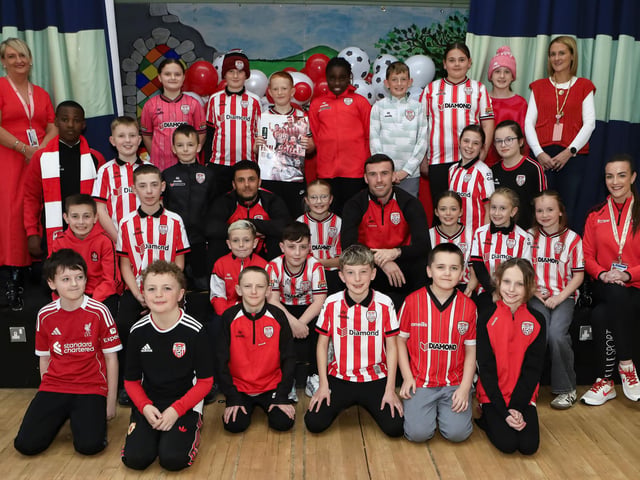 DCFC pre-Cup final visit to Longtower PS Patrick McClean and Tyler Smith. (Photo - Tom Heaney, nwpresspics)