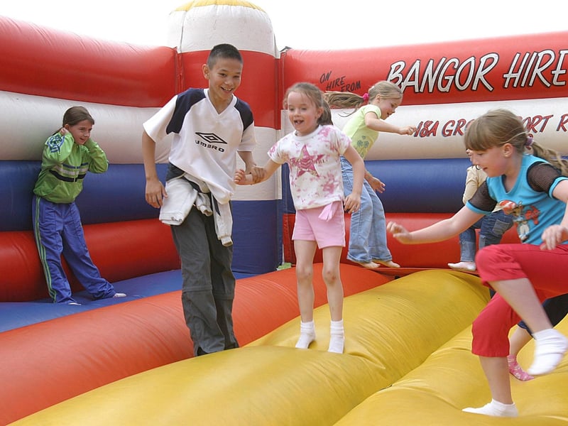 Derry youngsters enjoying summer in August 2003