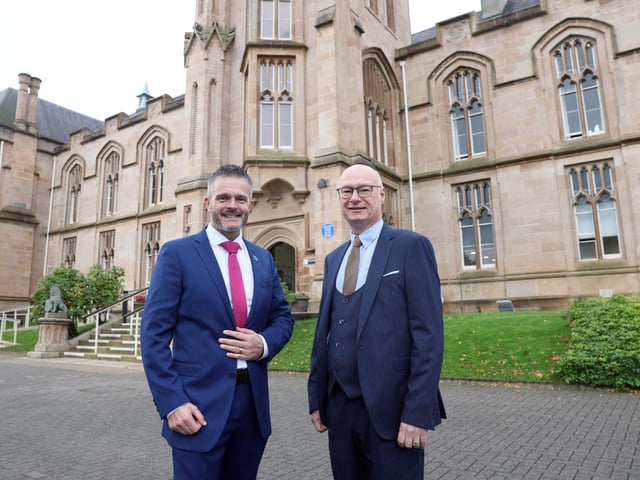 Health Minister Robbie Butler MLA alongside Professor Paul Bartholomew, Ulster University Vice-Chancellor, as he visited Ulster University’s Derry campus to see first-hand how students are being prepared for careers in nursing and paramedic science.
