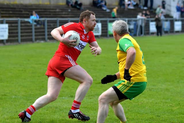 The Derry Masters’ Eamon Murphy evades a tackle during the game against Donegal. Photo: George Sweeney. DER23118GS – 86