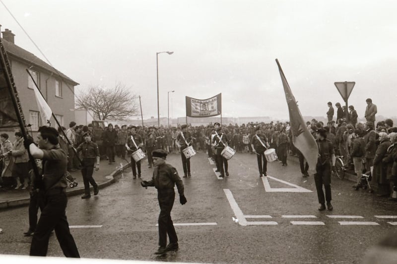 The Bloody Sunday march makes its way from Linsfort Drive onto Iniscarn Road in January 1984.