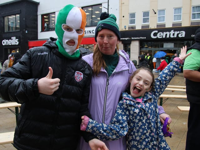 Steve, Nicole with daughter Cassie in the Waterloo Place. (Photo - Deirdre Heaney, nwpresspics)