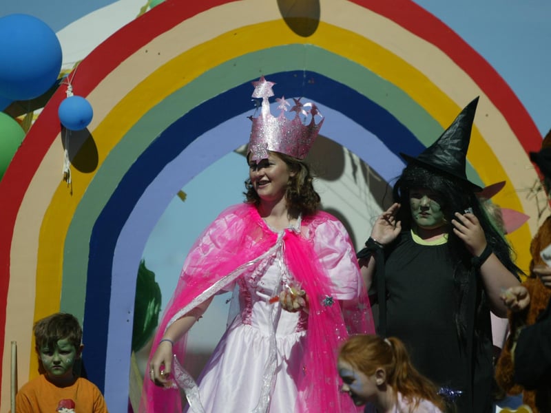 Karen Young and Anne Gallagher in costume. (2608JB31)