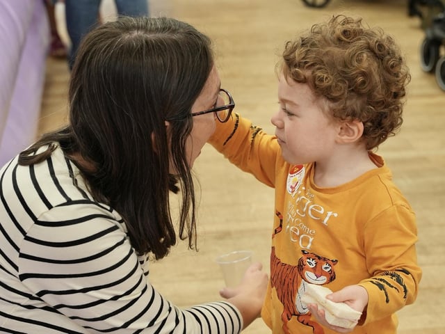 The Waterside Baby Hub Funday, organised by Foyle Network Foundation, was held this week in Irish Street Community Centre and brought local families together for a great morning of soft play, food and fun.