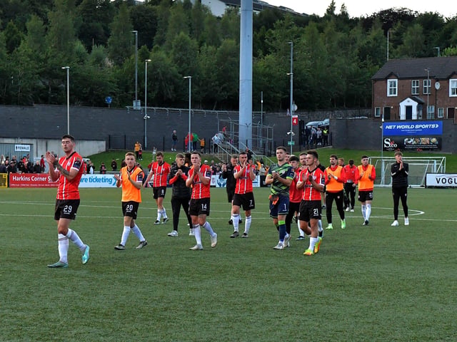 Derry City players salute their fans after their 2-1 win against Sligo Rovers. Photo: George Sweeney. DER2327GS - 085