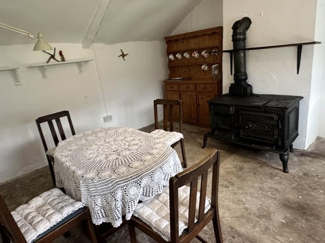 A stunning traditional thatched Cottage, originally built around 300 years ago, located by the sea at Culoort, Malin Head, Donegal, Ireland's most northerly point has come on the market for €195,000.