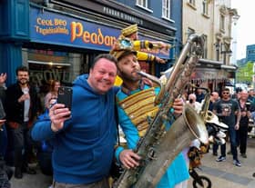 Enjoying the craic and music in Waterloo Street over the Jazz Festival weekend. Photo: George Sweeney. DER2217GS – 084