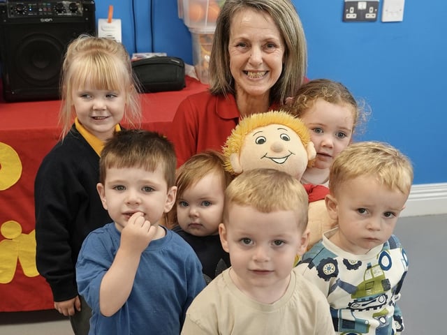 The Waterside Baby Hub Funday, organised by Foyle Network Foundation, was held this week in Irish Street Community Centre and brought local families together for a great morning of soft play, food and fun.