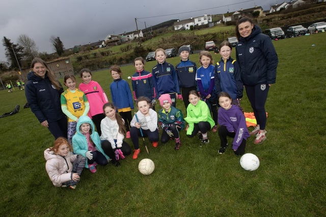Donegal players Tara and Niamh Hegarty pictured with the Beart U10 girls.