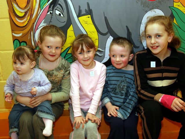 Ashlee, Chloe, Leah and Kayleigh enjoy the birthday party with Tyler 0019JML : Parties and celebrations April 2006: Tyler McMenamin.