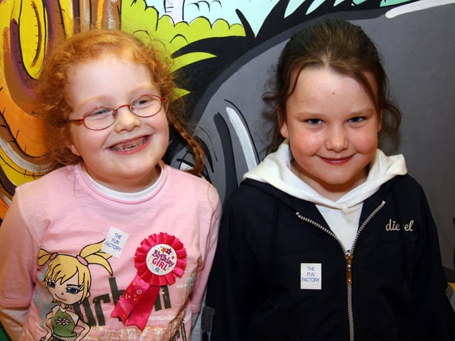 chloe celebrates with Caoimhe on the occasion of her 7th birthday 0033JML : Parties and nights out in March 2006