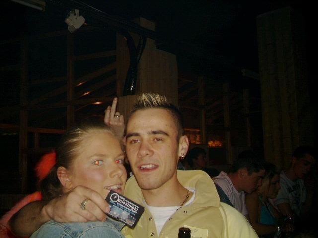 Exif-JPEG-422 : Out Last Night pictures in Derry bars in May 2005.