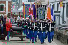 The Eastbank Flute Band parades along Derry Walls during a previous 'Twelfth' demonstration.  Photo: George Sweeney. DER2128GS – 022