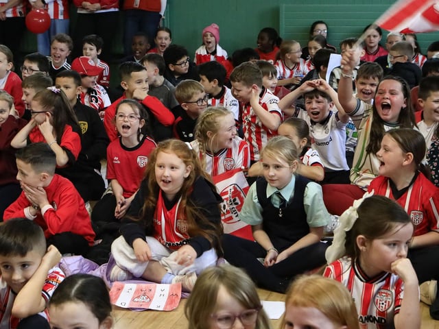 DCFC pre-Cup final visit to Longtower PS Patrick McClean and Tyler Smith. (Photo - Tom Heaney, nwpresspics)