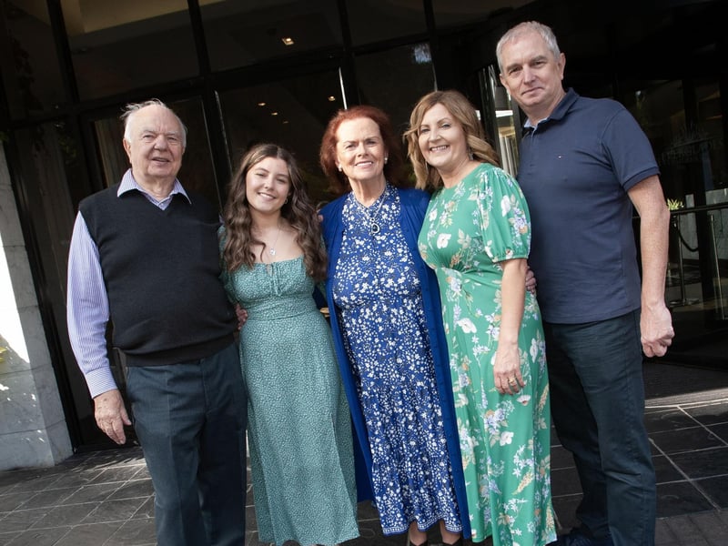 Úna pictured with husband Ciaran and family - Kate, Brenda and Niall Ó Somacháin.