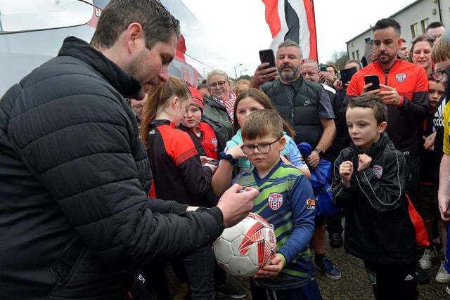 Derry City’s manager Ruaidhrí Higgins signs a football for a fan on Saturday morning prior to the team’s departure for Dublin ahead of tomorrow’s FAI Cup Final against Shelbourne. George Sweeney.  DER2244GS – 56