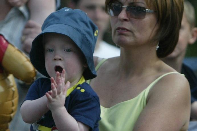 This little one applauds the Hiring Fair carnival parade. (0107JB77)