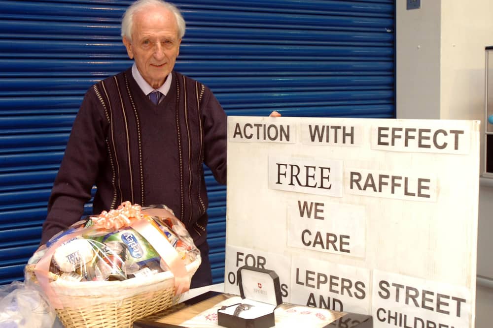 Eamon Melaugh, Action With Effect, pictured in Quayside Shopping Centre, during a free draw in 2010 to thank the people of Derry for their donations and support for the charity's work in India. (2004PG39)