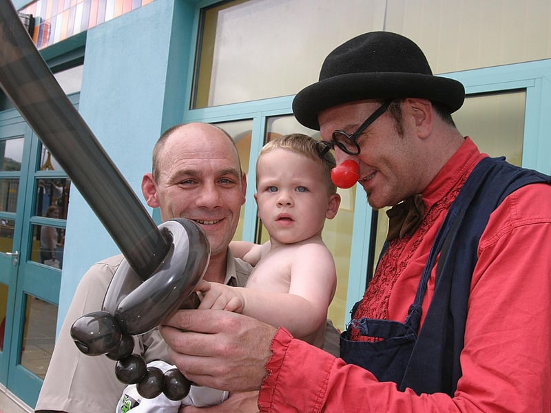 Derry youngsters enjoying summer in August 2003