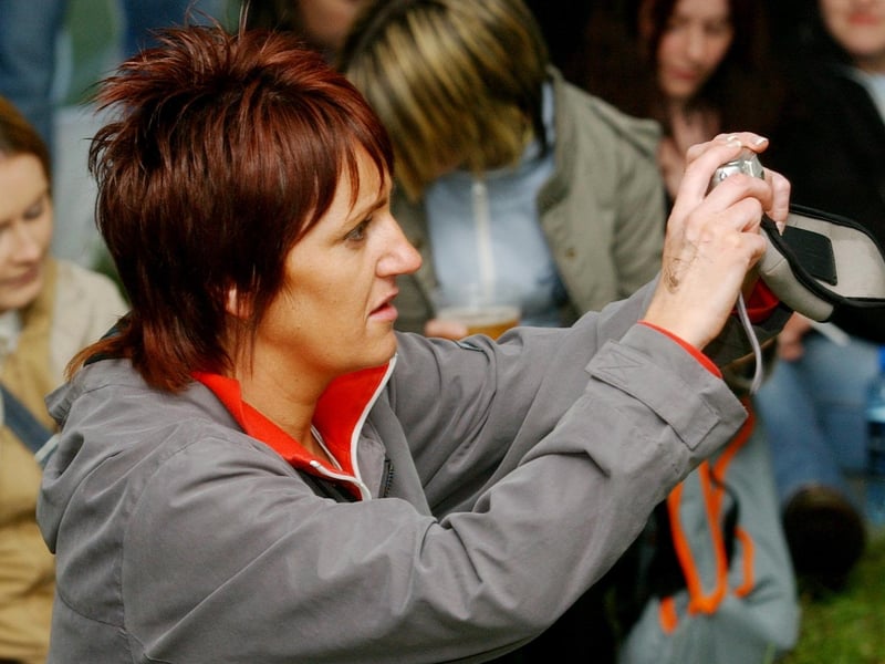Lucia McCusker photographing artsist at the Glasgowbury Music Festival. (0209C58)