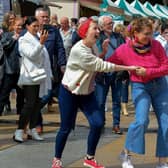 Dancing in the sunshine in Guildhall Square during Derry’s Jazz Festival Weekend.  Photo: George Sweeney.  DER2318GS – 02