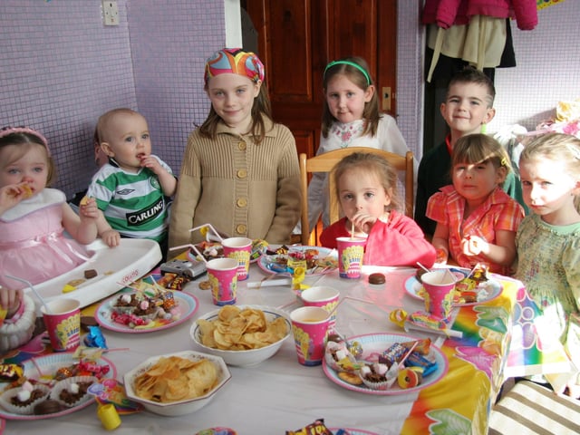 Orlaigh, Shea, Caoimhe, Amy, Emma, Christopher, Bethany and Carla enjoying the birthday treats 0032JML   : Parties and celebrations April 2006: Orlaigh Kelly.