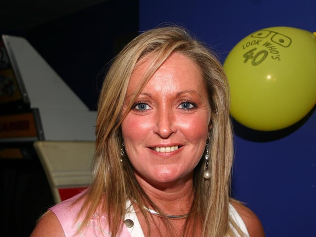 Ann Marie Smith celebrating her 40th Birthday at Pitchers 9310dd : Derry Parties & Celebrations October 2005: Smith.