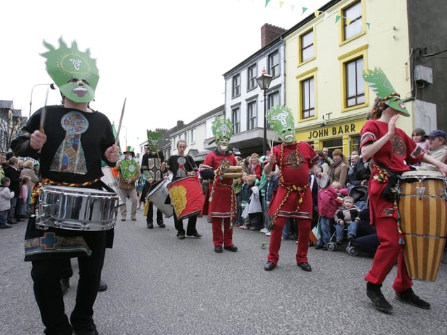 Rodden's Backyard Carnival Group. (1803C42) : St Patrick's Day Buncrana 2005.