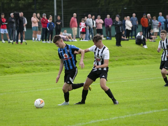 Action from the Oxford v. Oliver Plunkett u-16 game at St. Columb’s Park on Tuesday. (Photos: Jim McCafferty Photography)