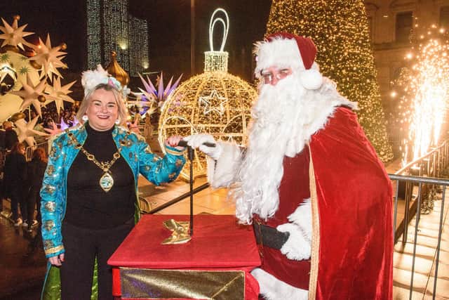 Mayor, Councillor Sandra Duffy and Santa switching on the Christmas Lights. Picture Martin McKeown. 27.11.22