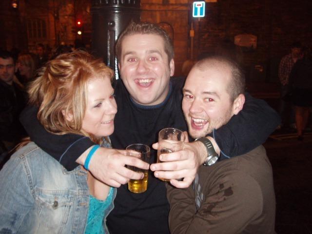 OLYMPUS DIGITAL CAMERA : Derry nightlife at its clubs and bars twenty years ago, in April 2005.
