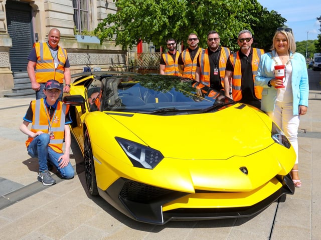Mayor’s Supercar Saturday in aid of First Housing and Support Service.

The Mayor of Derry and Strabane, Councillor Sandra Duffy with Gary McCaul, event co-ordinator, with event organisers. John McCann, John McCauley, Noel Smyth, Niall Doherty and Stephen McCaul, SMC Children Services.


©Lorcan Doherty