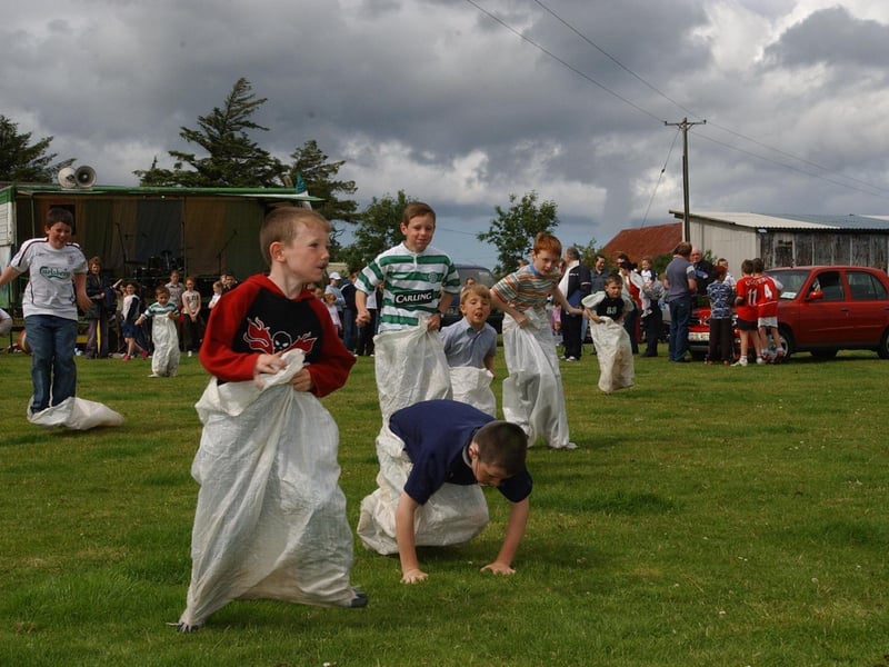 Derry youngsters enjoying summer in August 2003