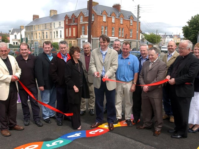 The Mayor of Buncrana, Councillor Philip Diggin officially opening the Festival Park, Shore Front, Buncrana in July 2004. Included are Rev. Sam Barton, Rector, Buncrana, Fr. John Walsh, PP, Buncrana, festival committee members and local councillors. (0607C73)