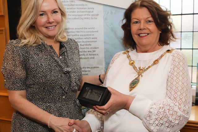 Mayor Patricia Logue presents a gift to Philippa Charles, director Garfield Weston Foundation, when she visited the Mayor's Parlour. (Photo - Tom Heaney, nwpresspics)