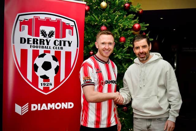 Shane Ferguson pictured with Derry City boss Tiernan Lynch.