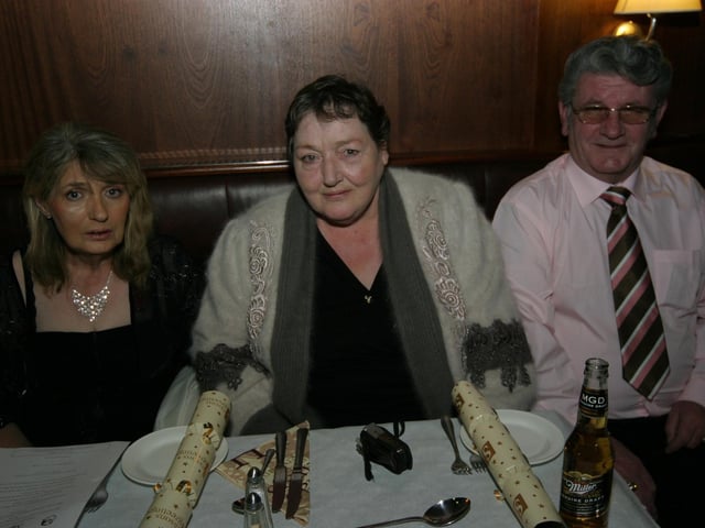 Curran Family Christmas Party at Pitchers Wine Bar.0008/JML : Parties across Derry in January 2006.