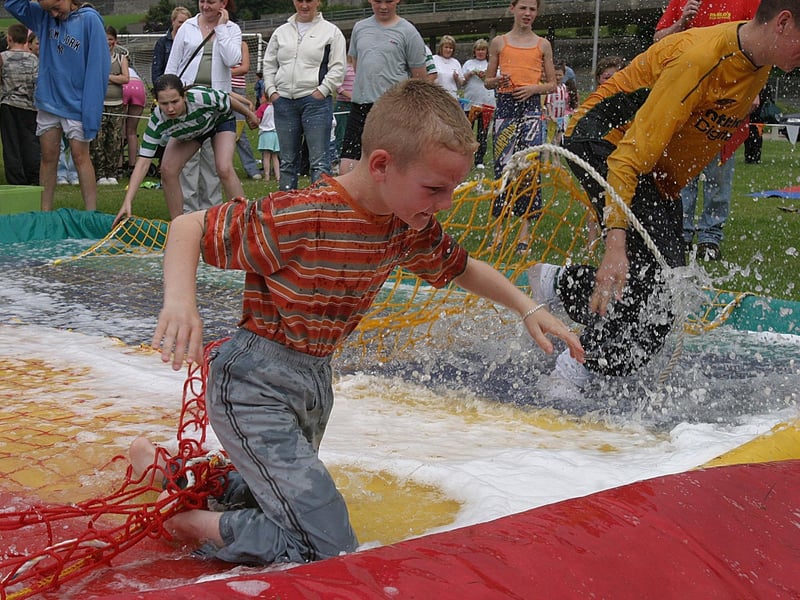 Derry youngsters enjoying summer in August 2003