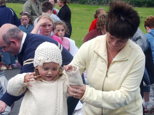 Anna McGinley (3), from Main Street, Buncrana, receiving a helping hand from her mum. Evelyn. (0607C69)