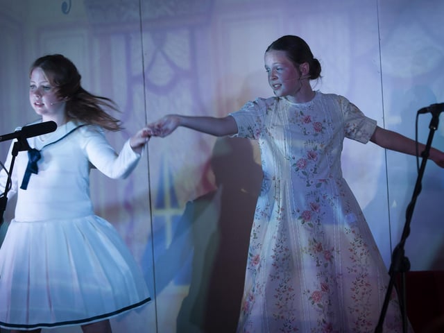 Maria gives Liesl some stage life lessons.
