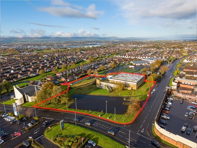 The former Lisnagelvin Leisure Centre in Derry’s Waterside has been placed back on the market with a guide price of £1m.