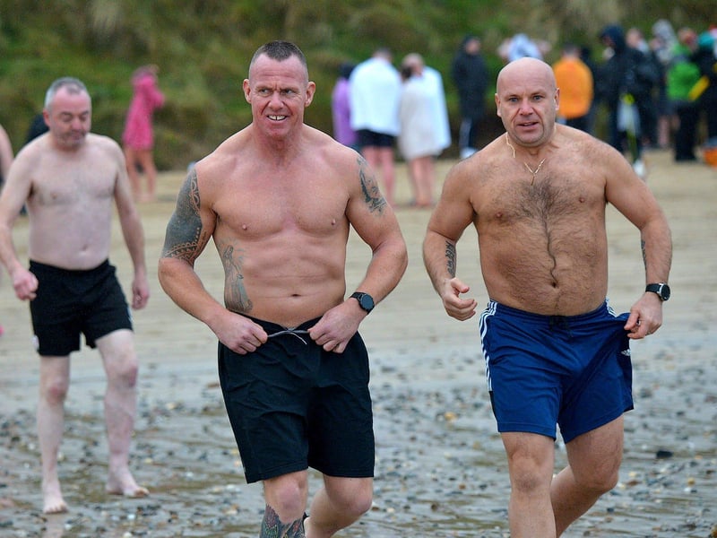 Swimmers make their way to the sea during the annual Christmas morning charity swim at Ludden beach. Photo: George Sweeney. DER2252GS – 16