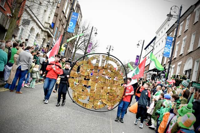 Tens of thousands of people filled the streets of Derry for this year’s Spring Carnival Parade, where children from Seán Dolan’s GAC, Trojans YCG, and the Volunteer Investment Project proudly carried a striking Dara Knot - handmade by the Creggan community using the ancient Celtic art of willow weaving.