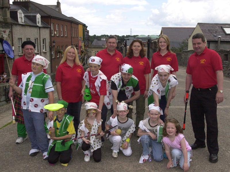 Young people and leaders from the Greater Shantallow Circus Skills Project join in with the Palyhouse Childrens Art Festival. Included, back row from left, Hugh Barbor, Jean Nixon, Maurice Richmond, Simona Quondamatteo, Lavern O'Donnoll, and Oliver Green. (2907PG09) :Derry youngsters enjoying summer in August 2003