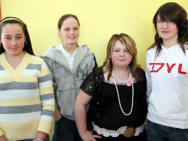 Emma poses with frends Emma, Amy, and Ria at her birthday party at home.0023JML : Parties in Derry in Spring 2006.