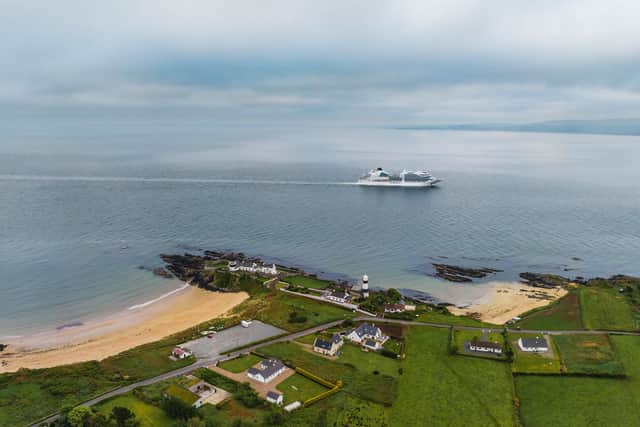 Seabourn Ovation cruise ship arriving in Lough Foyle.