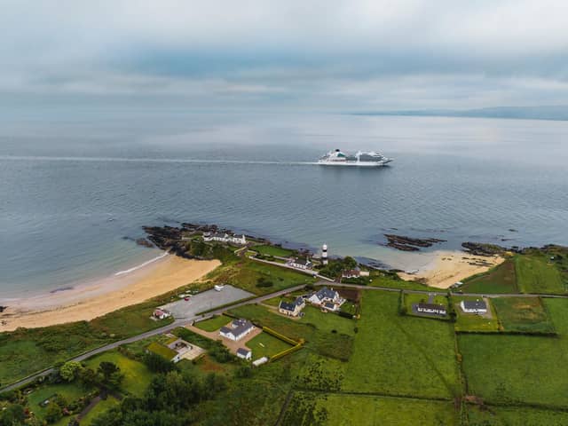 Seabourn Ovation cruise ship arriving in Lough Foyle.